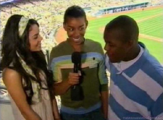 vanessaannehudgens-dot-net_disney_365_dogers_statium-0329