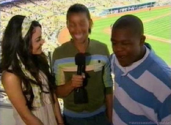 vanessaannehudgens-dot-net_disney_365_dogers_statium-0330