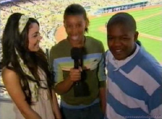 vanessaannehudgens-dot-net_disney_365_dogers_statium-0331