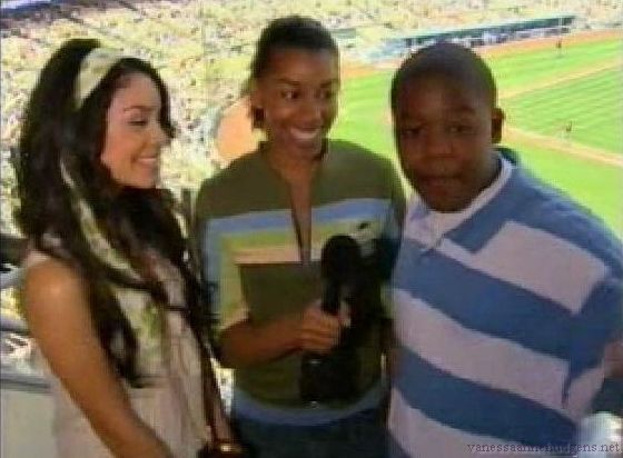 vanessaannehudgens-dot-net_disney_365_dogers_statium-0353