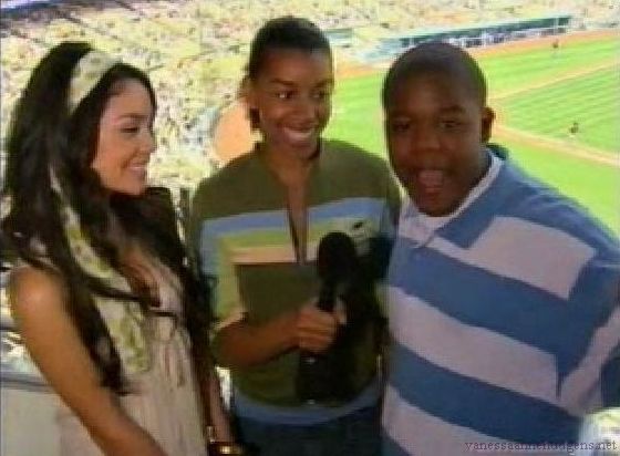 vanessaannehudgens-dot-net_disney_365_dogers_statium-0355