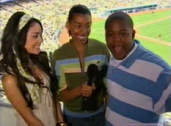 vanessaannehudgens-dot-net_disney_365_dogers_statium-0356