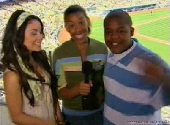 vanessaannehudgens-dot-net_disney_365_dogers_statium-0361