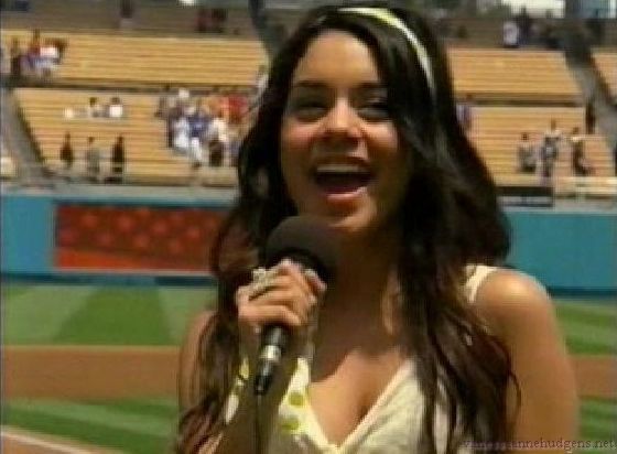 vanessaannehudgens-dot-net_disney_365_dogers_statium-02431