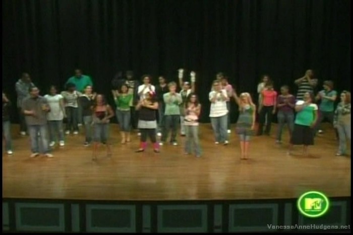 vanessaannehudgens-dot-net_mtvtrl2006may3-081