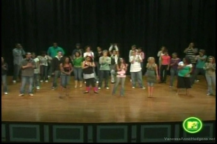 vanessaannehudgens-dot-net_mtvtrl2006may3-082