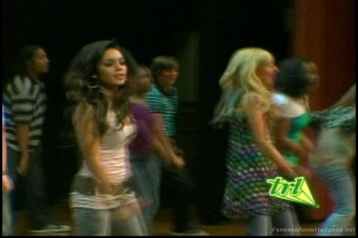 vanessaannehudgens-dot-net_mtvtrl2006may3-091