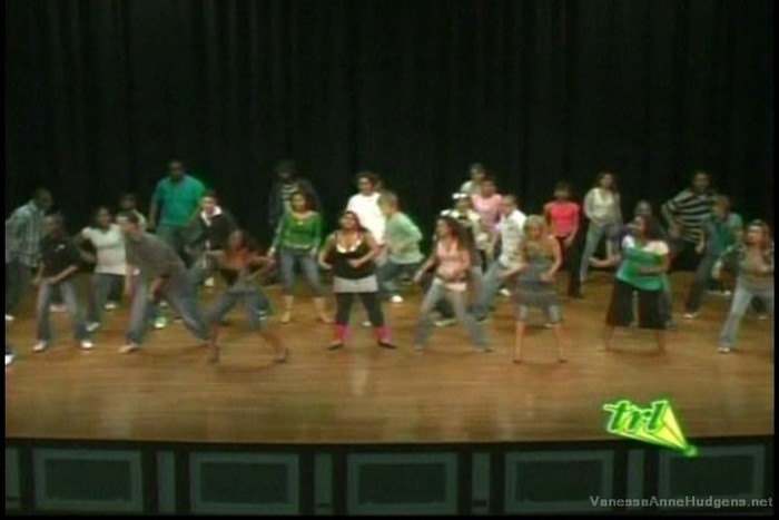 vanessaannehudgens-dot-net_mtvtrl2006may3-093