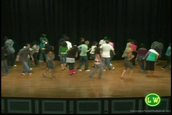 vanessaannehudgens-dot-net_mtvtrl2006may3-107