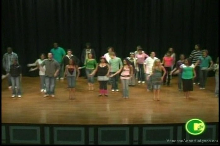 vanessaannehudgens-dot-net_mtvtrl2006may3-109