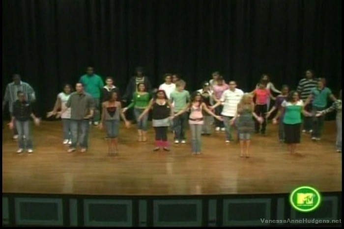 vanessaannehudgens-dot-net_mtvtrl2006may3-110