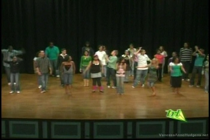 vanessaannehudgens-dot-net_mtvtrl2006may3-118