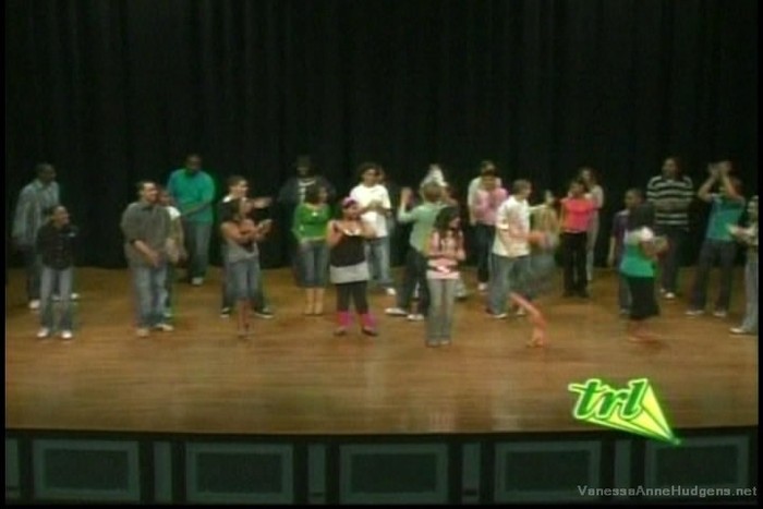 vanessaannehudgens-dot-net_mtvtrl2006may3-120