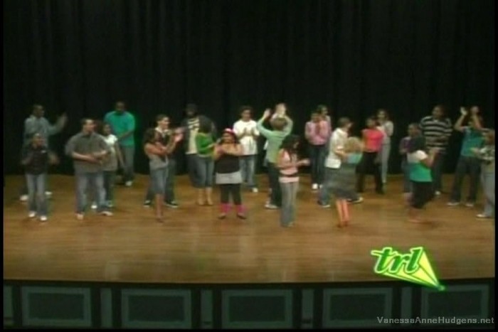 vanessaannehudgens-dot-net_mtvtrl2006may3-121