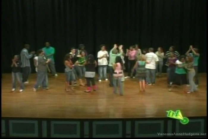 vanessaannehudgens-dot-net_mtvtrl2006may3-124