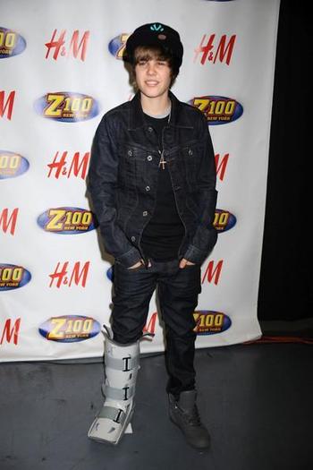 Justin_Bieber_1267178359_1 - poze cu justin beiber