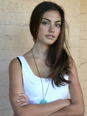 Phoebe-Tonkin-phoebe-tonkin-9110845-300-400 - Plata pentru nrascuns