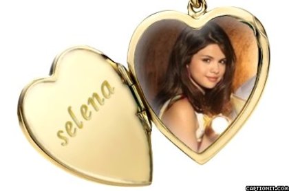 captionit0062110908D31 - medalioane selena gomez