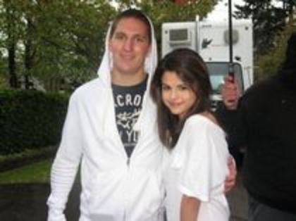 Sely & un coleg - Poze cu Selena Gomez