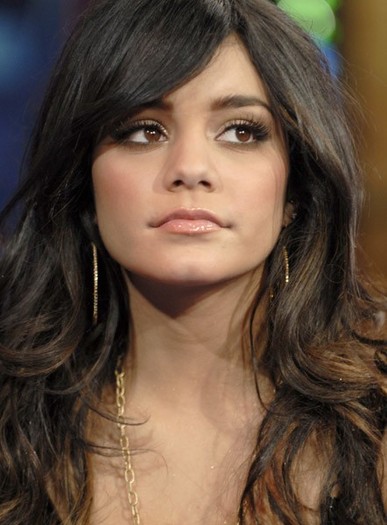 vanessaannehudgens-dot-net_mtvtrl2006nov6-hosting-j004