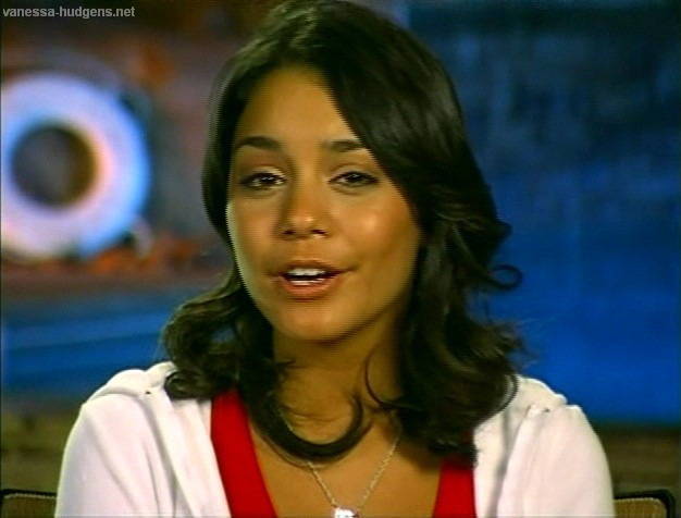 vanessa-hudgens_NET-hsm2premiere14days-12