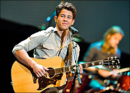 Free-Concert-nick-jonas-12674031-320-230 - Free Concert