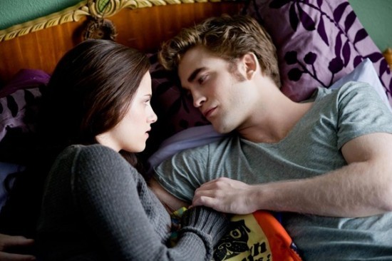 twilight_eclipse_movie_kristen_stewart_robert_pattinson-550x366 - Twilight