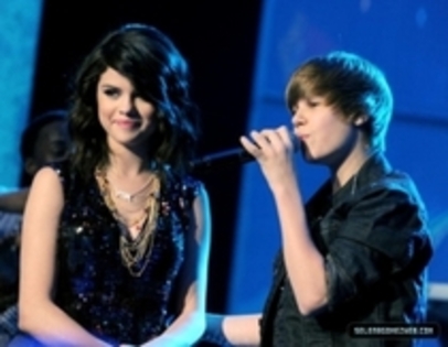 cei doi super cantareti - justin bieber and selena gomez