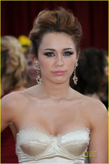 Miley-2010-Academy-Awards-miley-cyrus-10791225-818-1222