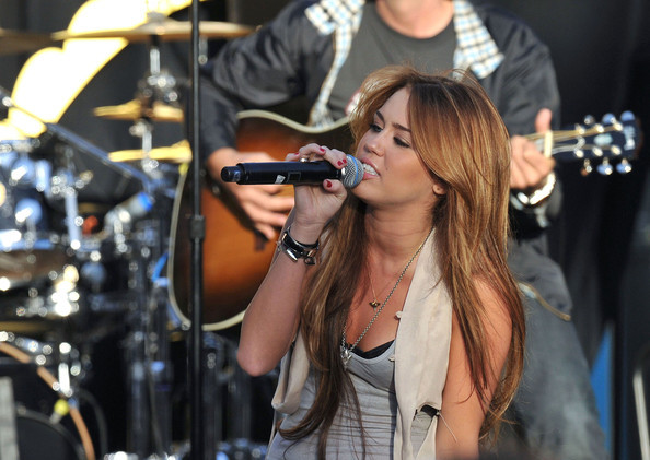 Miley+Celebrates+World+Wish+Day+gGcgNXYeejzl - disney actress