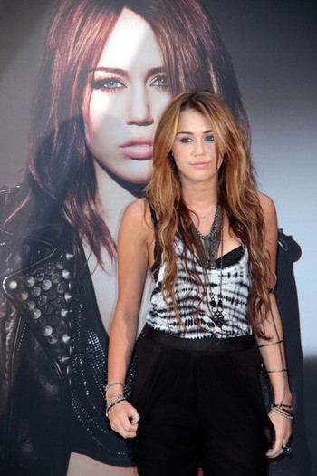 Miley+Cyrus+presents+new+album+Can+t+Tamed+VM38uHT7OC0l