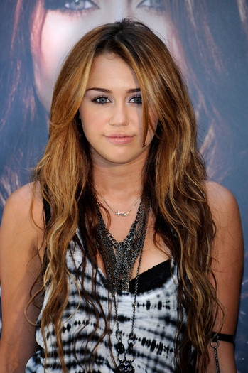 Miley+Cyrus+Presents+New+Album+Can+t+Tamed+Vq5lOeh3sysl