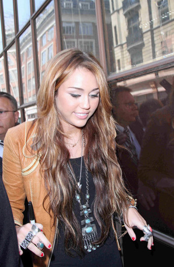 Miley+smiles+fZIGhh6PwTSl