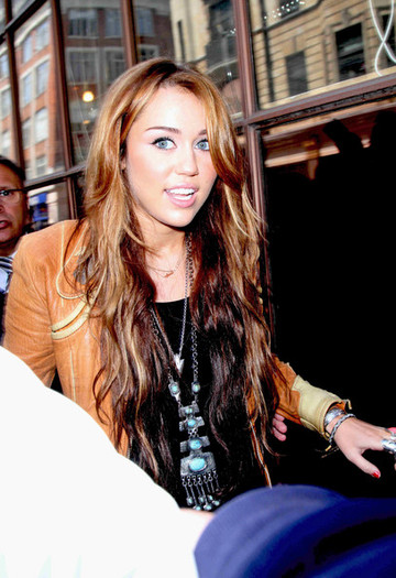 Miley+smiles+HTquOkKWmXSl