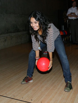 vanessa hudgens bowling - club vanessa hudgens