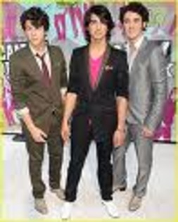 tq3ww5e - xD JoNaS BrOtHeRs