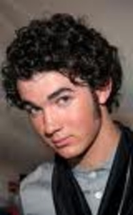 tret - xD KeViN JoNaS