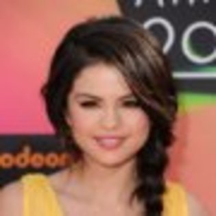 MV5BMTM2NTUyNTUzM15BMl5BanBnXkFtZTcwMDM4MjkyMw@@._V1._CR0,0,275,275_SS90_ - xD SeLeNa GoMeZ