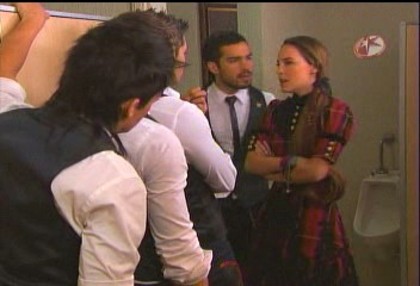 BelindaPhotosCom_Caps_Capitulo_5_(700) - Cameleonii