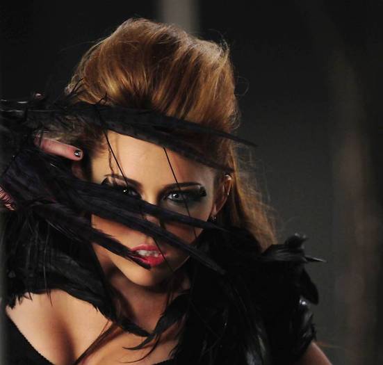 Miley-Cyrus_COM_CantBeTamed_MusicVideoStills_24 - Miley Cyrus I Cant Be Tamed Video Stills