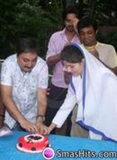 13978349_CZUNLXMLY - choti bahu