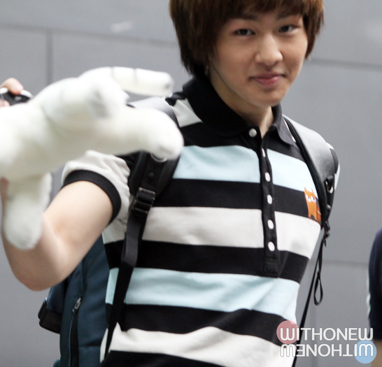 f0090852_4bf9f30a604ce - onew