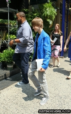 normal_justin-bieber-060310-1_JPG - 0_0 At Florist in New York 0_0