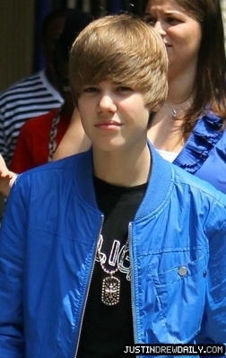 normal_justin-bieber-flower-shopping_%2838%29 - 0_0 At Florist in New York 0_0