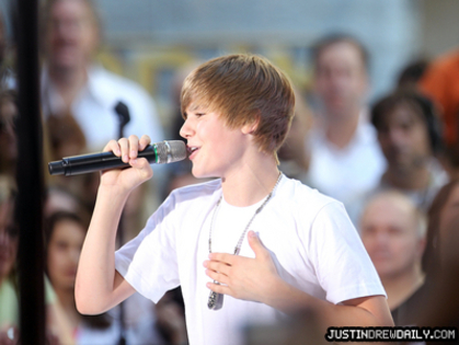 normal_FP_5137473_Bieber_Todayshow_CJNY_060410 - 0_0 Today Show 0_0