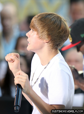 normal_FP_5137474_Bieber_Todayshow_CJNY_060410 - 0_0 Today Show 0_0