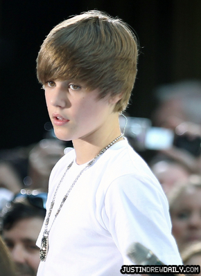 normal_FP_5137478_Bieber_Todayshow_CJNY_060410