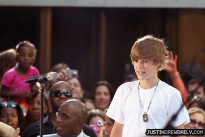 normal_FP_5137720_Bieber_Todayshow_CJNY_060410