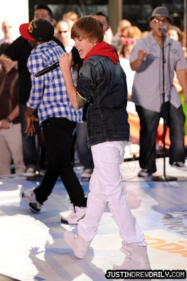 normal_Justin%2BBieber%2BPerforms%2BNBC%2BToday%2BJune%2B4%2B2010%2BVUvbCq-IjSvl - 0_0 Today Show 0_0