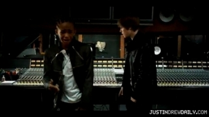 normal_Justin-Bieber-Never-Say-Never-ft-Jaden-Smith%5Bwww_savevid_com%5D_mp4_000150041 - 0_0 Justin Bieber - Never Say Never 0_0